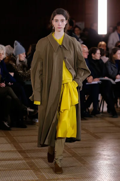 Look 27